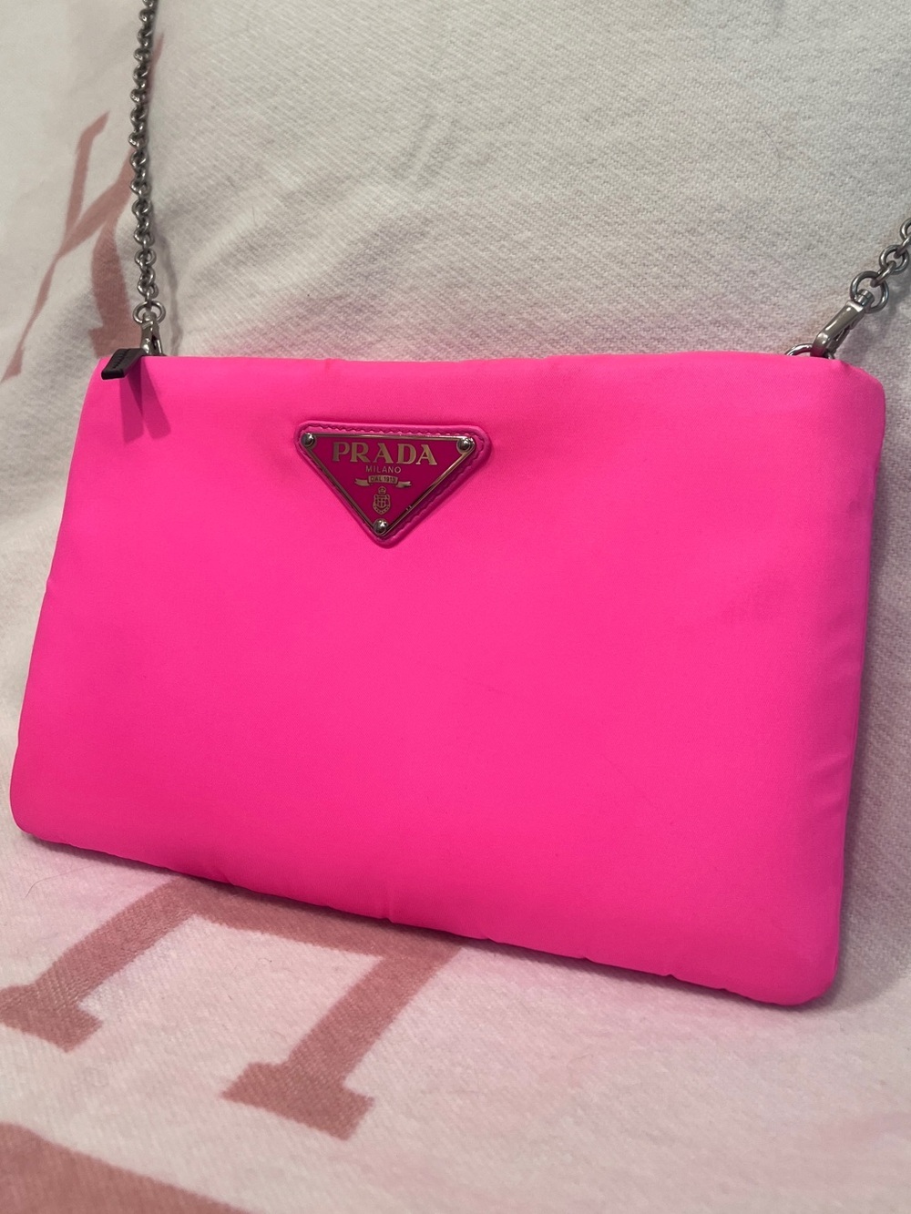 PRADA⭐️🌸Tessuto Nylon Soft padded Hot Pink! Neon! crossbody bag! Offers. - Picture 16 of 16